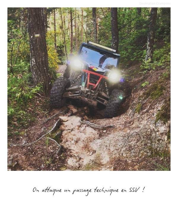 SSV dans un passage technique sur un chemin forestier en Ardèche