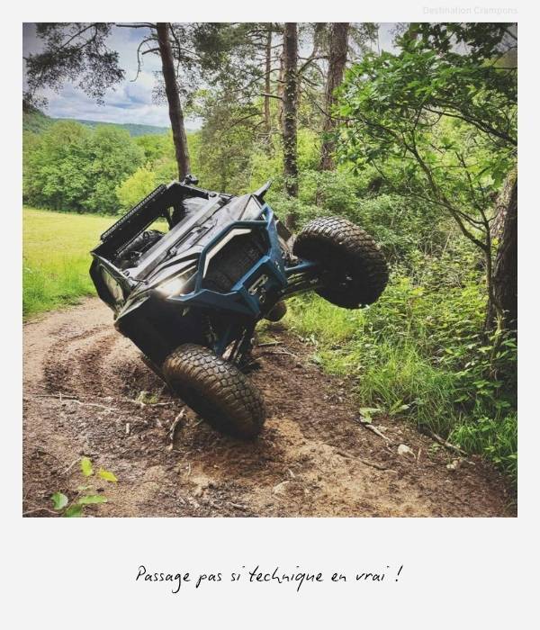 SSV sur deux roues lors d'un passage technique lors de la sortie en Haute-Loire