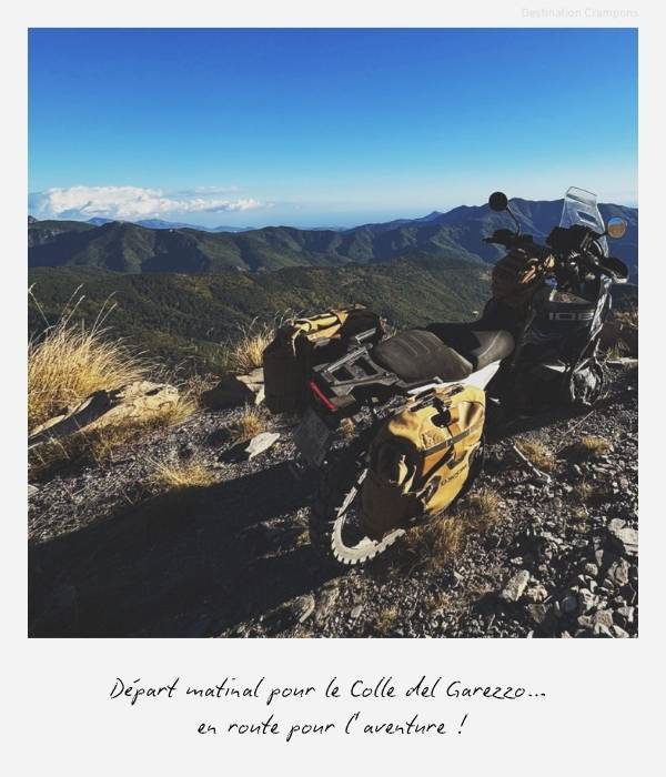 Polaroid séjour cols Franco-Italien : "Départ matinal pour le Colle del Garezzo... en route pour l'aventure !"