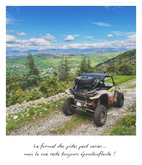 Polaroid panorama Ardéchois : "Le format des pistes peut varier... mais la vue reste toujours époustouflante !"
