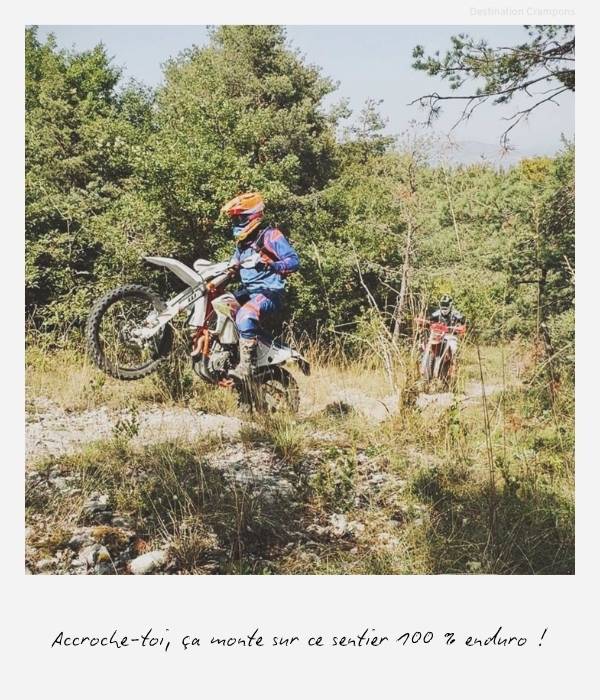 Polaroid enduro Bugey : "Accroche-toi, ça monte sur ce sentier 100% enduro !"