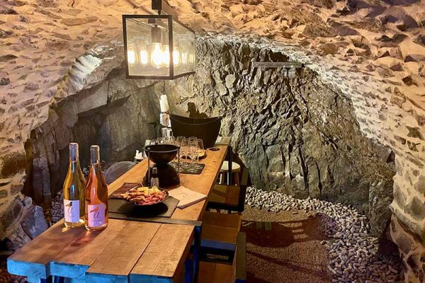 Vue de l'intérieur de la cave voutée en pierre de taille